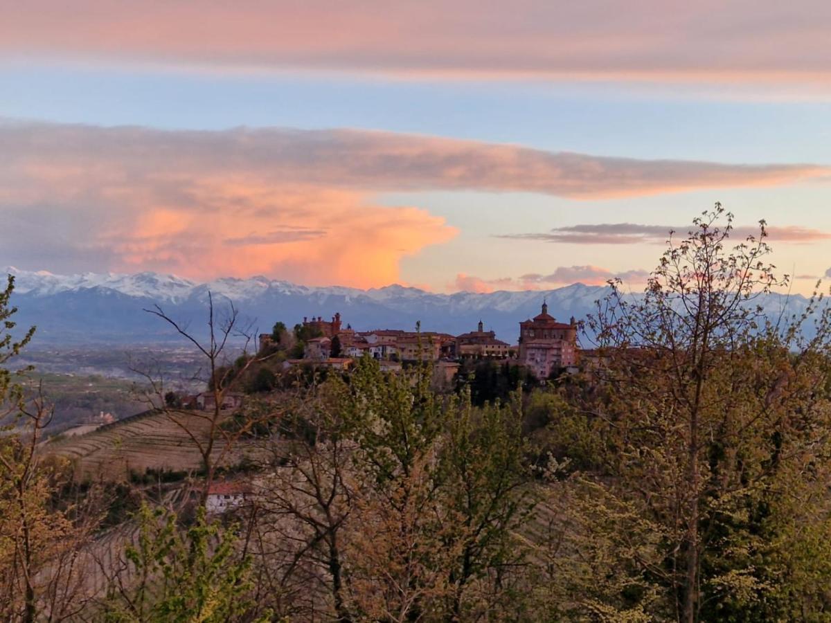 Mister Barolo Apartments Langhe โนเวลโล ภายนอก รูปภาพ